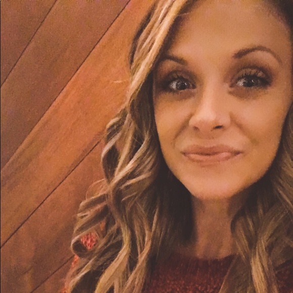 Meet your Posher, Kayla - Picture 1 of 1